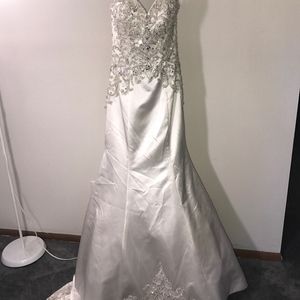 *NWT* Never Worn Moonlight Designer Wedding Gown